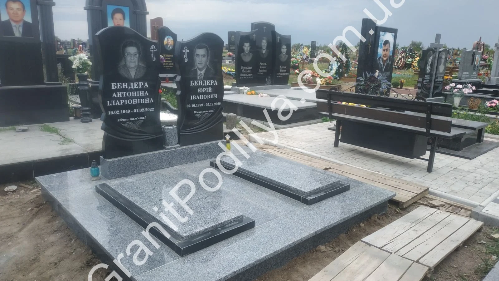 Подвійний пам'ятник з граніту - Кам'янець-Подільський | GranitPodillya